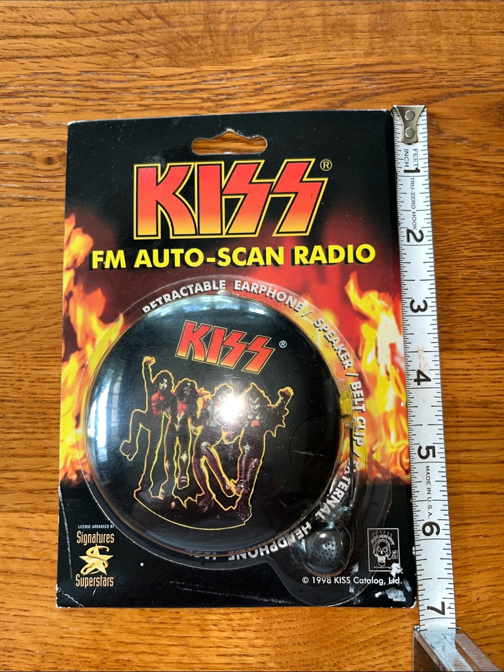 Kiss Official  FM Auto-Scan Radio with Retractable Earphone 1998